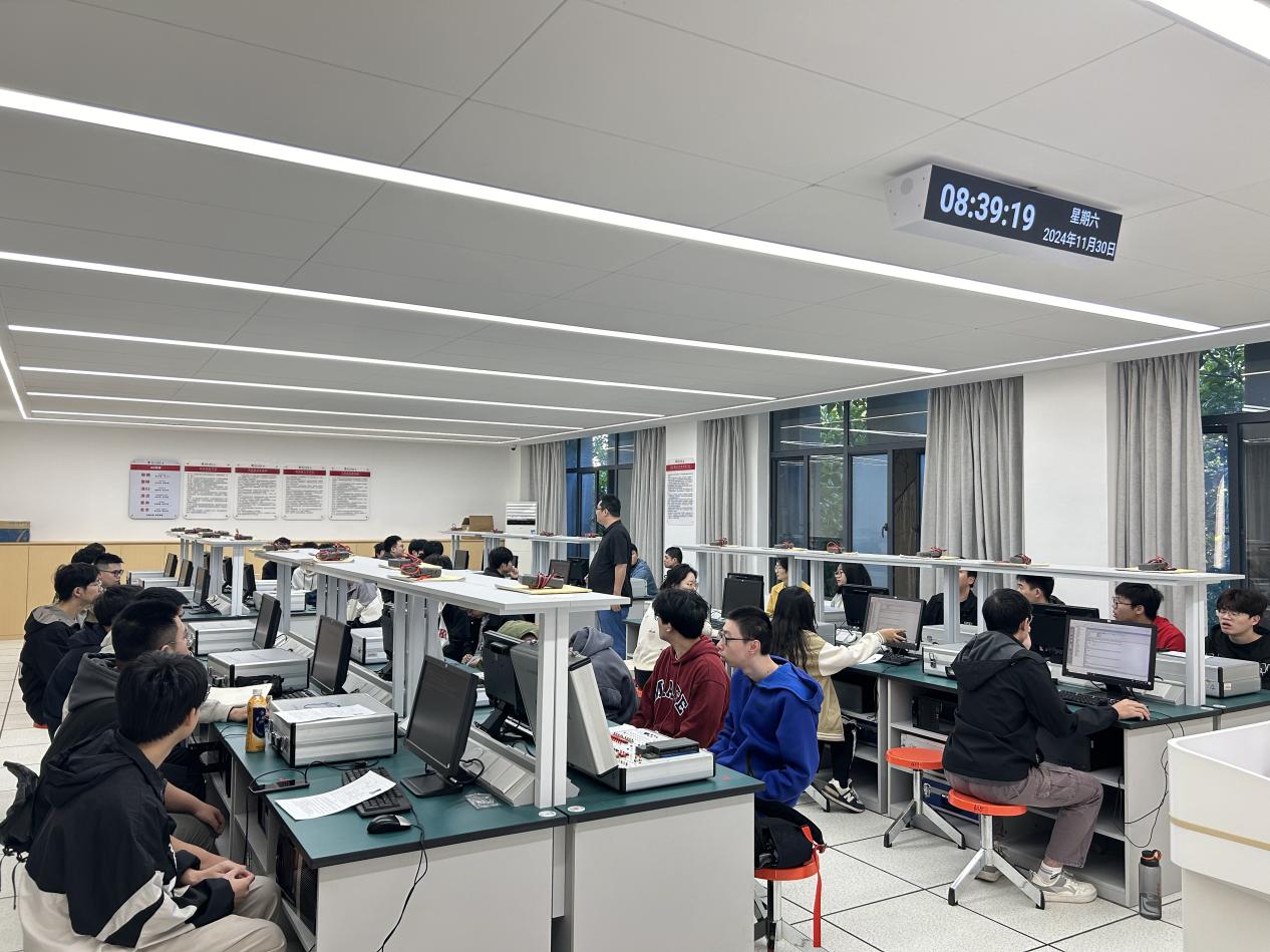 廈門工學院教育培訓中心 開啟職業(yè)技能提升新篇章
